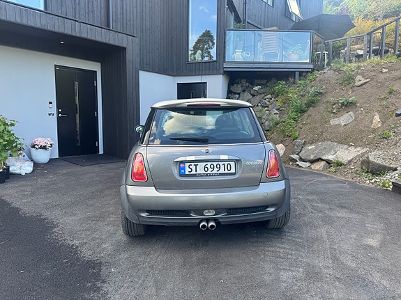 MINI Cooper S 2 of 5