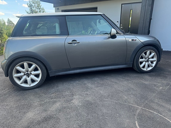 MINI Cooper S 4 of 5