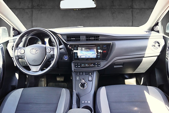 Toyota Auris 9 of 30