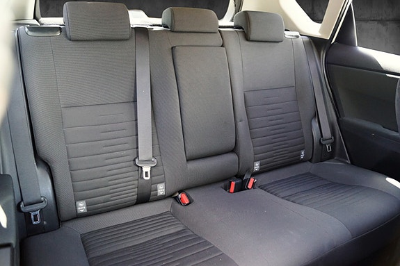 Toyota Auris 14 of 30