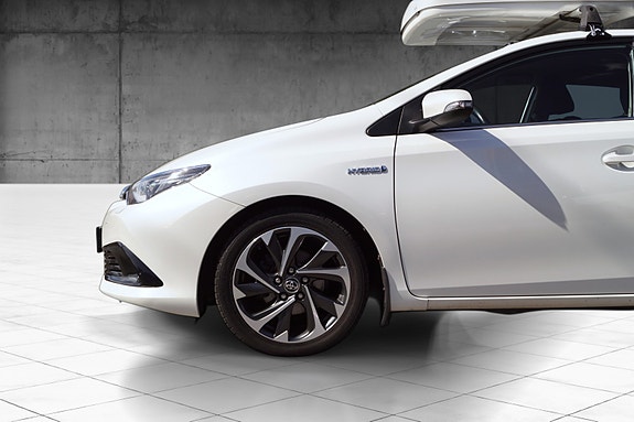 Toyota Auris 4 of 30