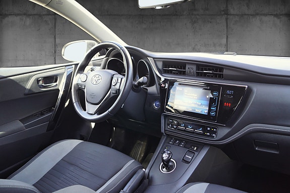 Toyota Auris 10 of 30