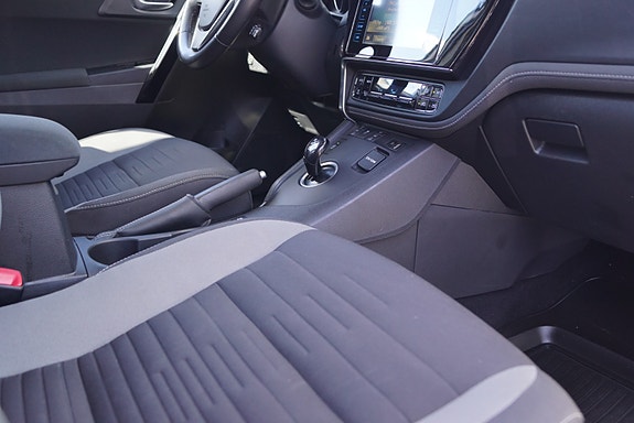 Toyota Auris 12 of 30