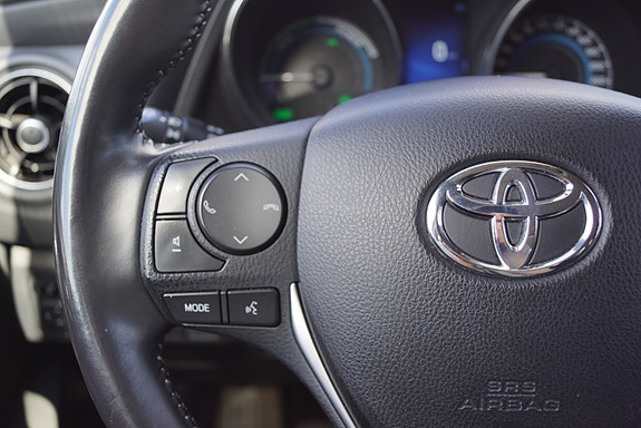 Toyota Auris 18 of 30