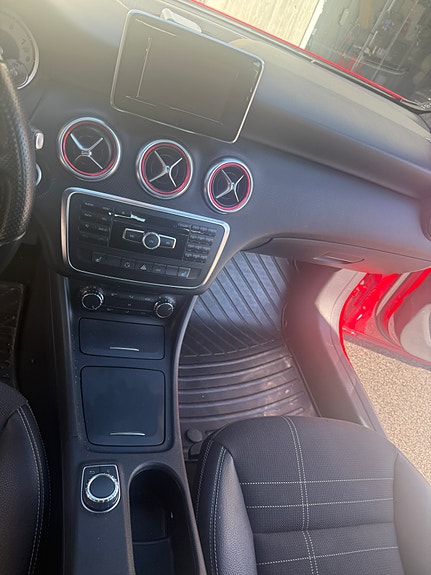 Mercedes-Benz A180 8 of 14