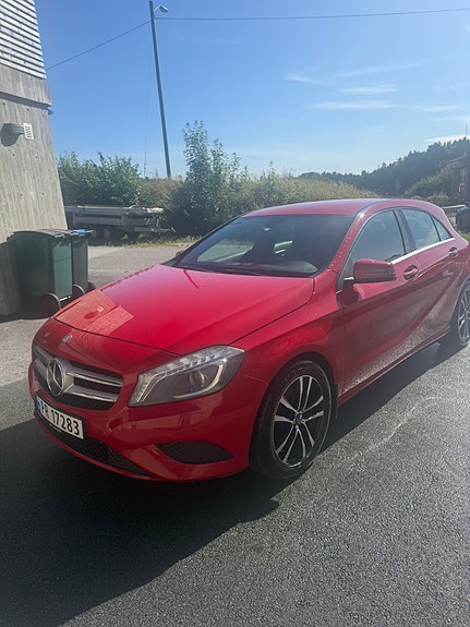 Mercedes-Benz A180 2 of 14