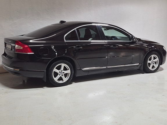 Volvo S80 4 of 5