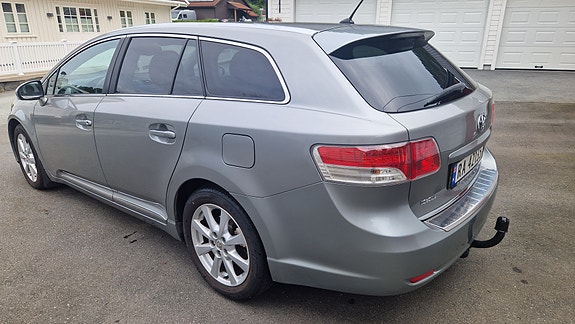 Toyota Avensis 4 of 5