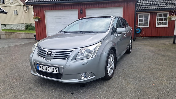 Toyota Avensis 2 of 5