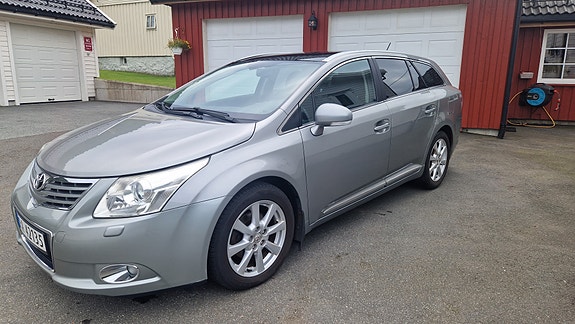 Toyota Avensis 3 of 5