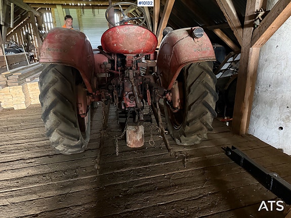 Volvo T24 traktor – parafin og bensin 4 of 5