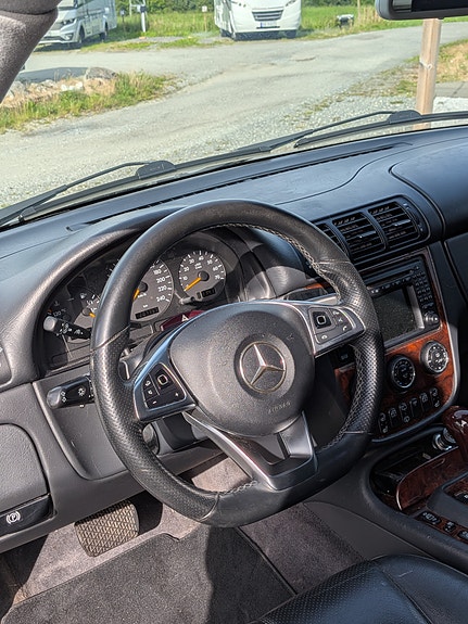 Mercedes-Benz ML500 10 of 12