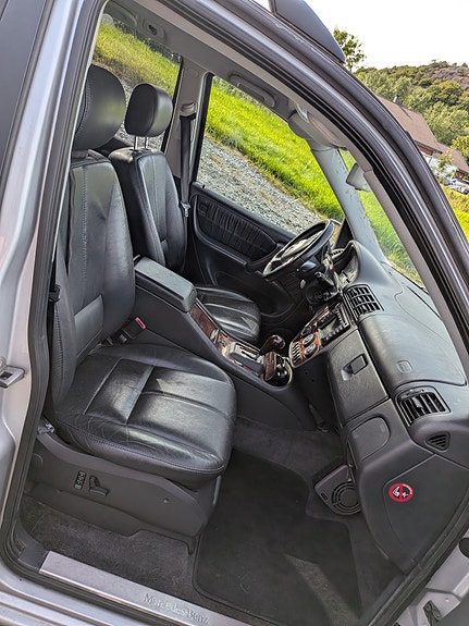 Mercedes-Benz ML500 2 of 5
