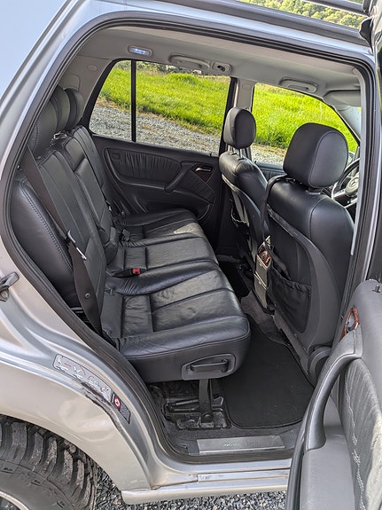Mercedes-Benz ML500 3 of 5