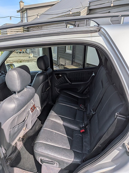 Mercedes-Benz ML500 7 of 12