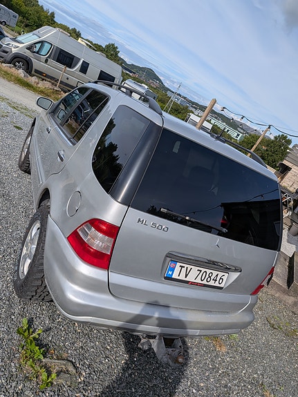 Mercedes-Benz ML500 6 of 12