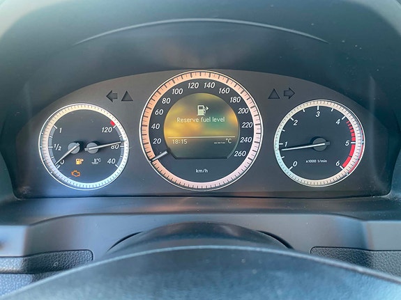 Mercedes-Benz C200 21 of 30