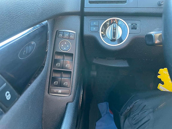 Mercedes-Benz C200 17 of 30