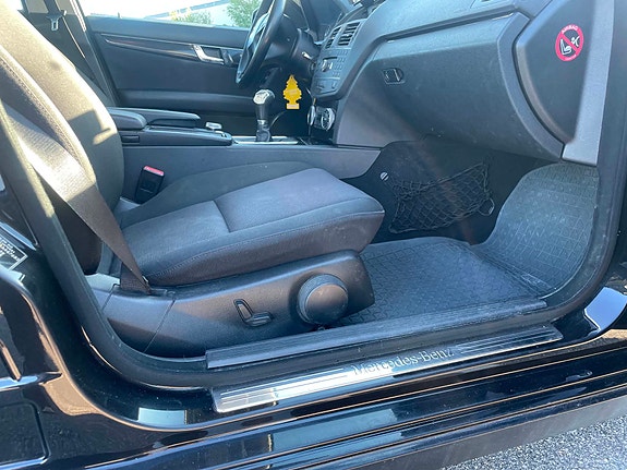 Mercedes-Benz C200 22 of 30