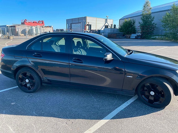 Mercedes-Benz C200 4 of 30