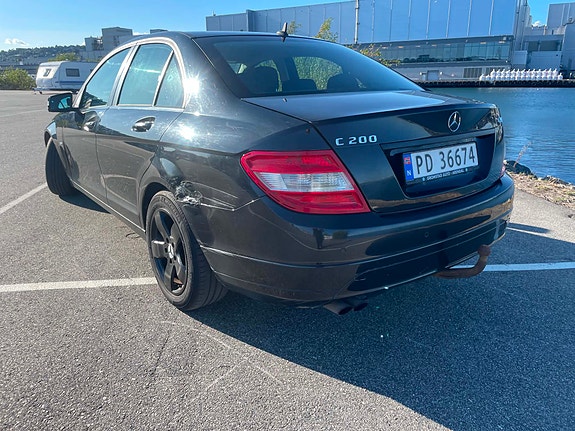 Mercedes-Benz C200 9 of 30