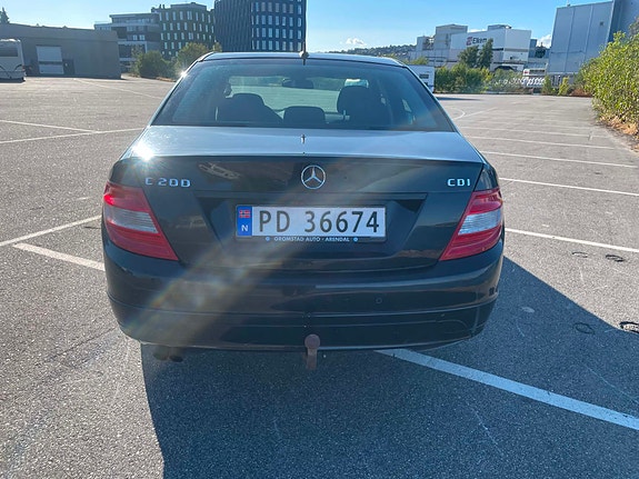 Mercedes-Benz C200 10 of 30