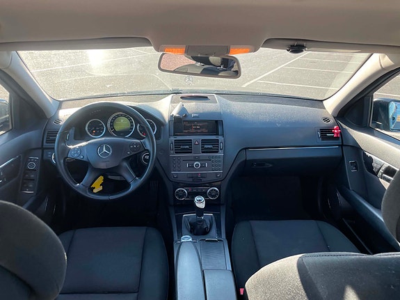 Mercedes-Benz C200 14 of 30
