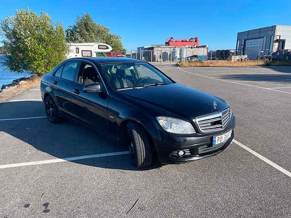 Mercedes-Benz C200 3 of 30
