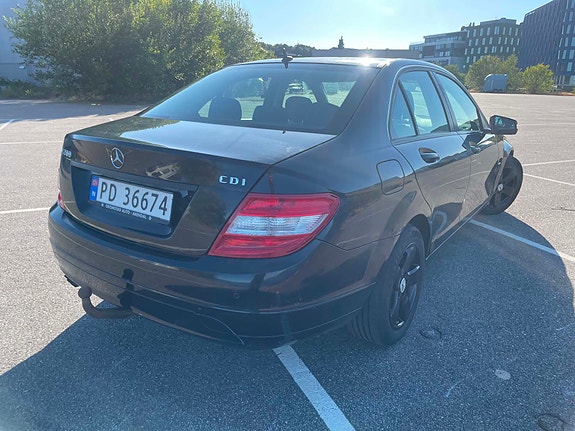 Mercedes-Benz C200 11 of 30