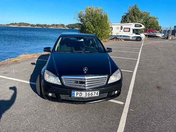 Mercedes-Benz C200 2 of 30