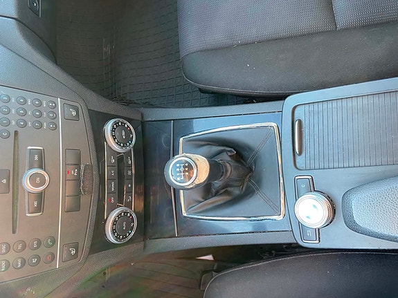 Mercedes-Benz C200 19 of 30