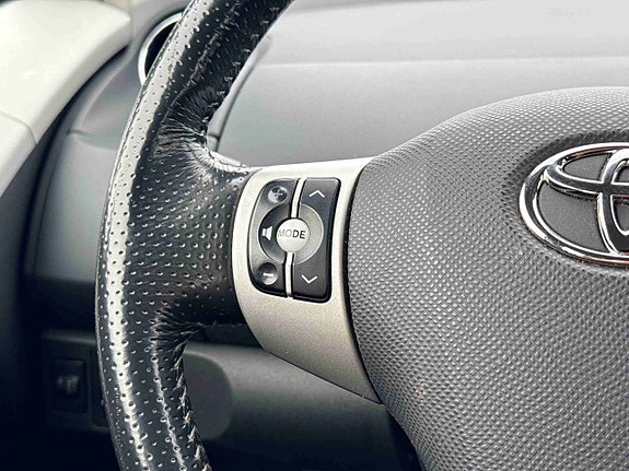 Toyota Yaris 25 of 30