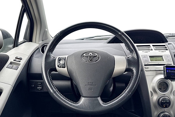 Toyota Yaris 24 of 30