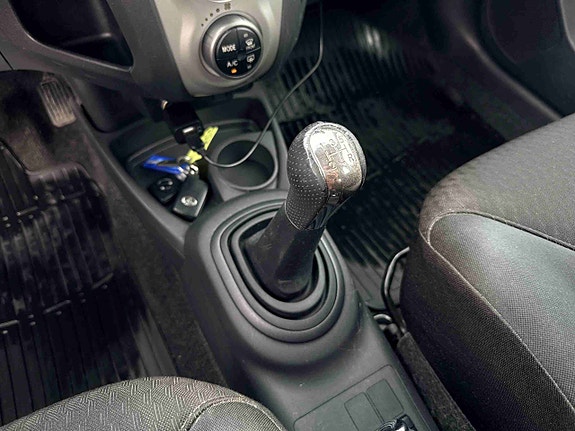Toyota Yaris 22 of 30