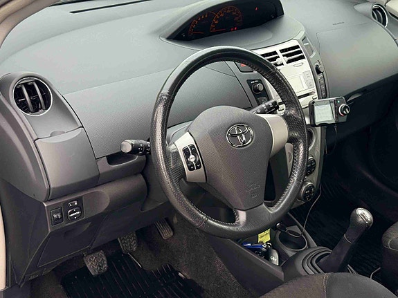Toyota Yaris 18 of 30