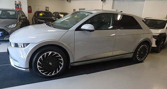 Hyundai Ioniq 5 2 of 5