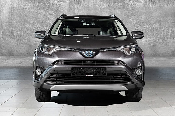 Toyota RAV4 3 of 5