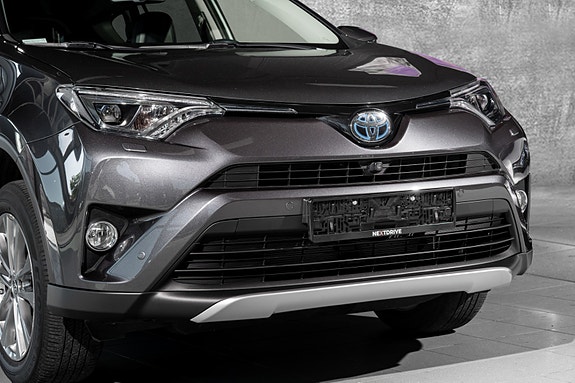 Toyota RAV4 2 of 5