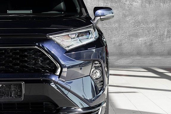 Toyota RAV4 4 of 5