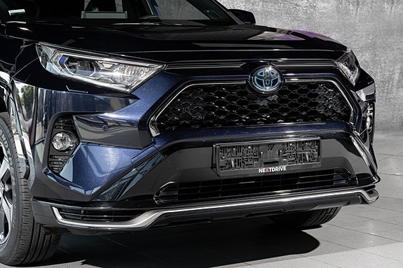 Toyota RAV4 2 of 5
