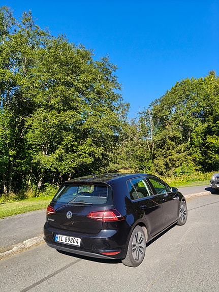 Volkswagen e-Golf VII 3 of 7
