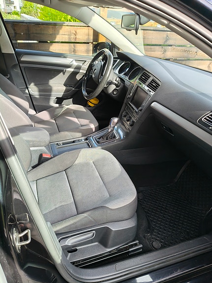 Volkswagen e-Golf VII 5 of 7