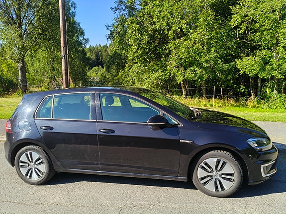 Volkswagen e-Golf VII 2 of 7
