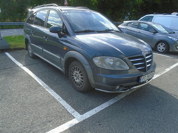 SsangYong Rodius 3 of 5