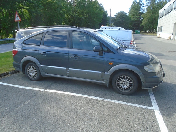 SsangYong Rodius 4 of 5
