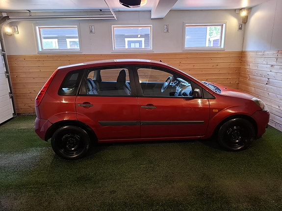 Ford Fiesta 4 of 5