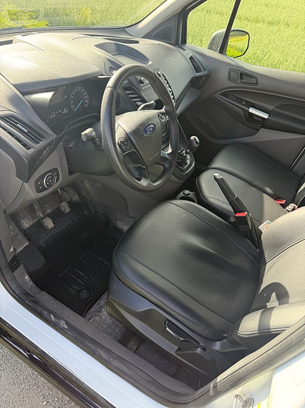 Ford Transit Connect 6 of 26