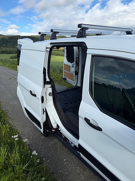Ford Transit Connect 8 of 26