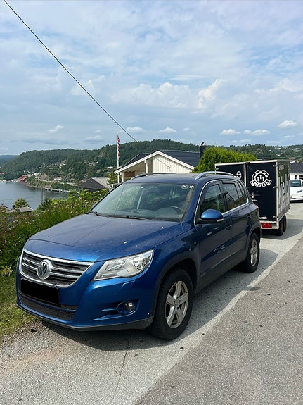 Volkswagen Tiguan 2 of 5