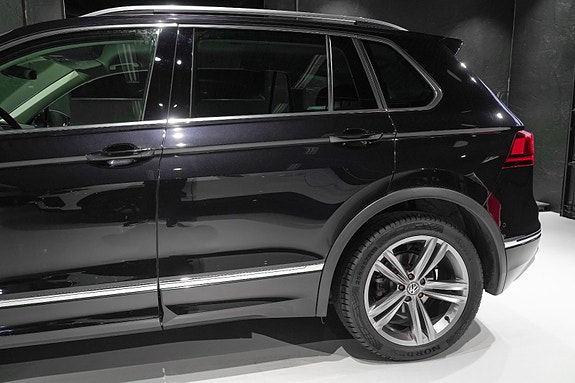 Volkswagen Tiguan 4 of 5